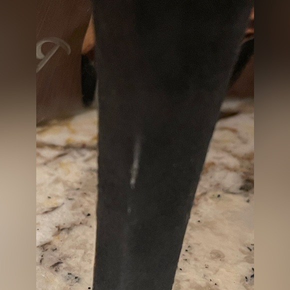 Stuart Weitzman size 7 - Picture 6 of 10